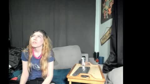 roxihazeleyes online show from March 4, 4:07 am