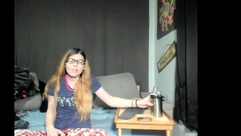 roxihazeleyes online show from March 8, 9:13 am