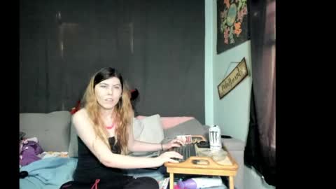 roxihazeleyes online show from April 28, 6:24 pm