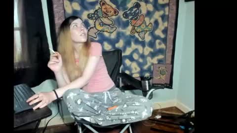 roxihazeleyes online show from June 24, 4:17 pm