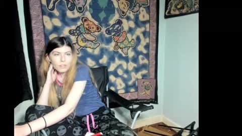 Snapshot of roxihazeleyes chatting on June 29, 3:24 am roxihazeleyes online show from June 29, 3:24 am