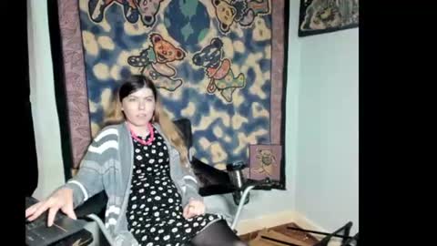Snapshot of roxihazeleyes chatting on June 30, 7:20 am roxihazeleyes online show from June 30, 7:20 am