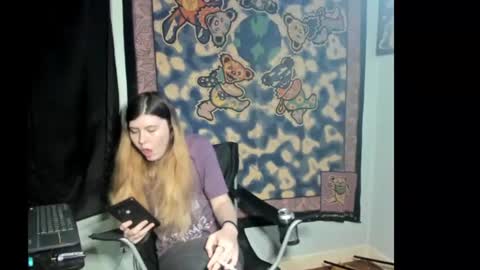 Snapshot of roxihazeleyes chatting on July 9, 1:42 am roxihazeleyes online show from July 9, 1:42 am