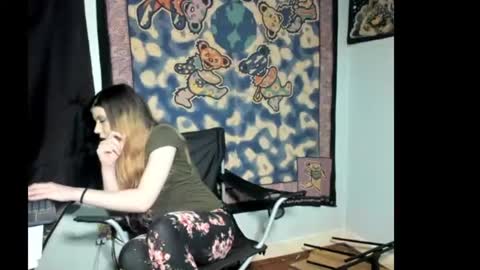Snapshot of roxihazeleyes chatting on July 14, 2:05 am roxihazeleyes online show from July 14, 2:05 am