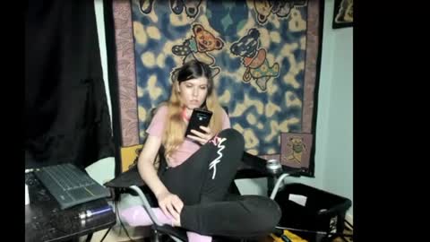 Snapshot of roxihazeleyes chatting on July 23, 1:58 am roxihazeleyes online show from July 23, 1:58 am