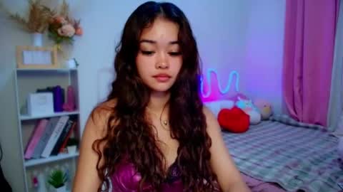 Snapshot of roxxy_blossom chatting on July 20, 3:54 am roxxy_blossom online show from July 20, 3:54 am