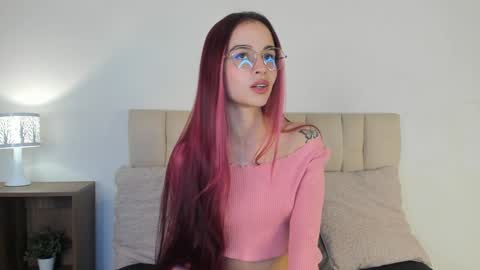 Snapshot of roxxy_mora chatting on January 25, 10:50 pm Roxxy online show from January 25, 10:50 pm