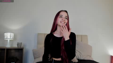 Snapshot of roxxy_mora chatting on February 5, 9:07 pm Roxxy online show from February 5, 9:07 pm