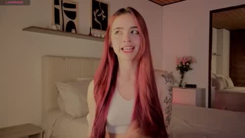 Snapshot of roxxy_mora chatting on November 13, 10:30 pm Roxxy online show from November 13, 10:30 pm