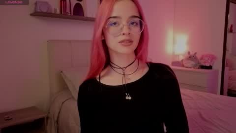 Snapshot of roxxy_mora chatting on December 3, 10:30 pm Roxxy online show from December 3, 10:30 pm