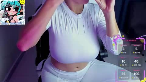 Snapshot of roxy_clark chatting on September 30, 8:19 am Annah online show from September 30, 8:19 am