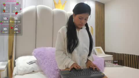 Snapshot of roxy_flame_ chatting on June 2, 11:12 am Roxy online show from June 2, 11:12 am