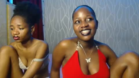 Snapshot of roxy_heather chatting on May 16, 11:14 pm Roxy online show from May 16, 11:14 pm