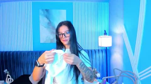 Snapshot of roxy_hell chatting on November 27, 12:07 pm Roxy hell online show from November 27, 12:07 pm