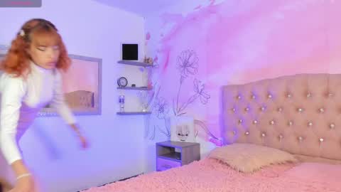 roxy_jones_ online show from February 10, 7:07 pm