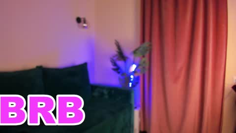 Snapshot of roxy_riot_ chatting on February 2, 4:37 am roxy_riot_ online show from February 2, 4:37 am