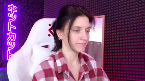 Snapshot of roxy_riot_ chatting on March 2, 7:32 am roxy_riot_ online show from March 2, 7:32 am