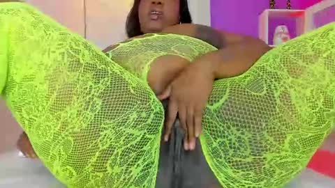 Snapshot of roxy_sexy69 chatting on June 17, 3:02 pm roxy_sexy69 online show from June 17, 3:02 pm