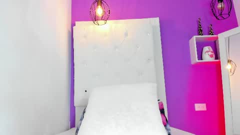Snapshot of roxy_sexy69 chatting on July 13, 1:47 pm roxy_sexy69 online show from July 13, 1:47 pm