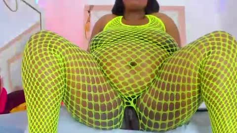 Snapshot of roxy_sexy69 chatting on July 27, 7:32 pm roxy_sexy69 online show from July 27, 7:32 pm