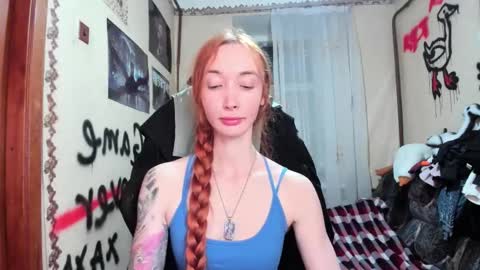 Snapshot of roxy_silver chatting on December 17, 9:21 pm Roxy online show from December 17, 9:21 pm