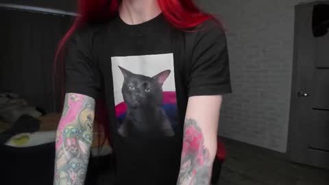 Snapshot of roxy_silver chatting on February 14, 6:10 am Roxy online show from February 14, 6:10 am