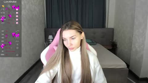 Snapshot of roxy_the_daedevill chatting on January 14, 1:26 am roxy_the_daedevill online show from January 14, 1:26 am