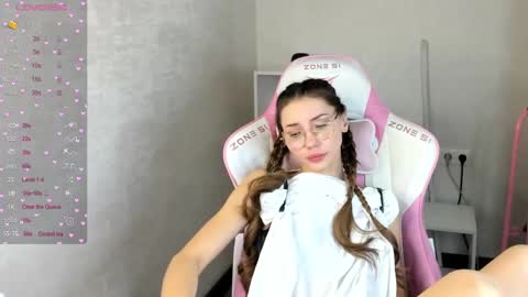 Snapshot of roxy_the_daedevill chatting on January 22, 11:45 am roxy_the_daedevill online show from January 22, 11:45 am