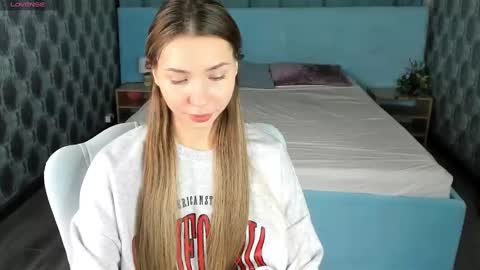 Snapshot of roxy_the_daedevill chatting on February 6, 1:05 am roxy_the_daedevill online show from February 6, 1:05 am