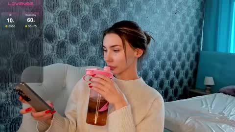 Snapshot of roxy_the_daedevill chatting on February 7, 7:50 am roxy_the_daedevill online show from February 7, 7:50 am