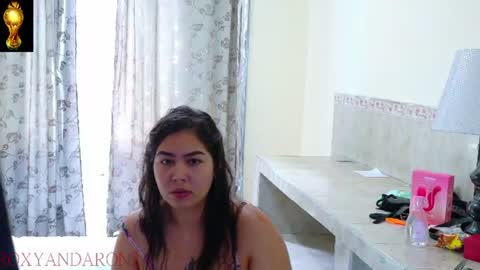 Snapshot of roxyandaron2 chatting on June 14, 1:35 pm RoxyAron online show from June 14, 1:35 pm