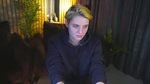 roxyflames online show from December 3, 1:53 pm