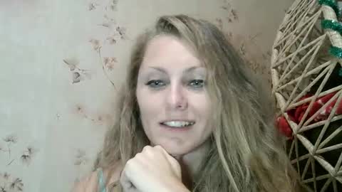 Snapshot of roxyfox18x01 chatting on October 3, 8:06 pm roxyfox18x01 online show from October 3, 8:06 pm