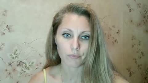 Snapshot of roxyfox18x01 chatting on October 11, 2:26 pm roxyfox18x01 online show from October 11, 2:26 pm