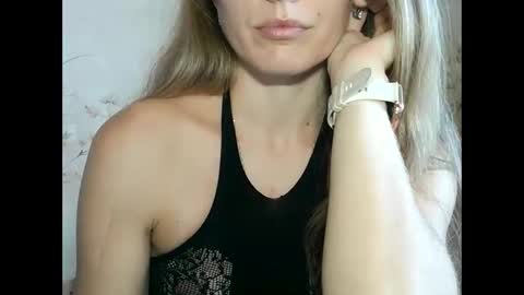 Snapshot of roxyfox18x01 chatting on October 20, 6:58 am roxyfox18x01 online show from October 20, 6:58 am