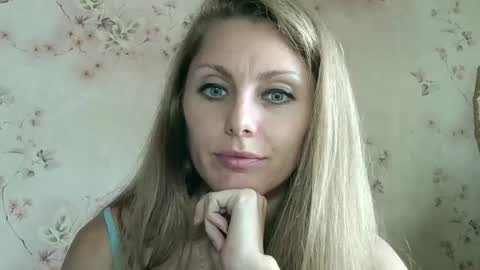 Snapshot of roxyfox18x01 chatting on October 29, 9:55 am roxyfox18x01 online show from October 29, 9:55 am