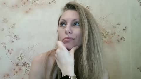 roxyfox18x01 online show from February 12, 7:58 am