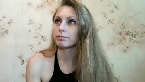 roxyfox18x01 online show from June 12, 7:51 am