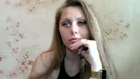 roxyfox18x01 online show from June 15, 7:21 am