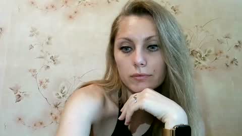 roxyfox18x01 online show from June 17, 7:22 am