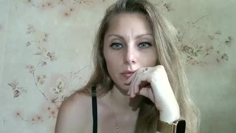 roxyfox18x01 online show from June 30, 11:00 am