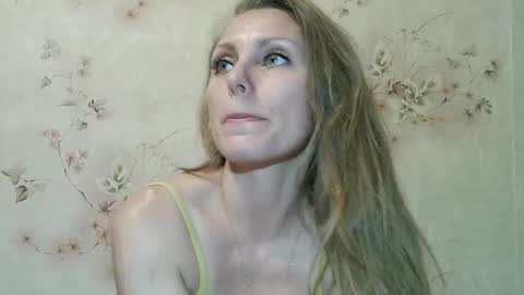 roxyfox18x01 online show from July 7, 8:13 pm