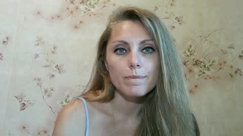 roxyfox18x01 online show from August 1, 8:35 am