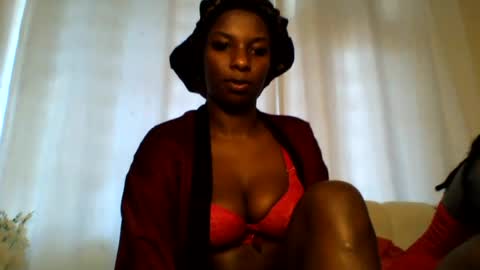 Snapshot of royal_petite10 chatting on June 27, 11:15 am kate online show from June 27, 11:15 am
