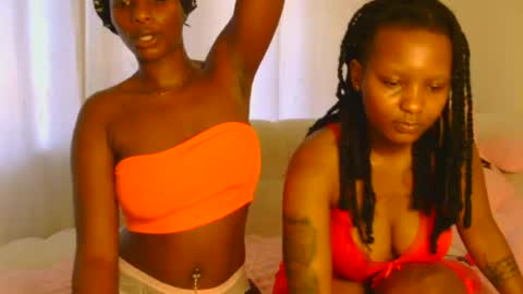 Snapshot of royal_petite10 chatting on June 30, 11:11 am kate online show from June 30, 11:11 am