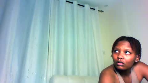 Snapshot of royal_petite10 chatting on August 4, 9:28 pm kate online show from August 4, 9:28 pm