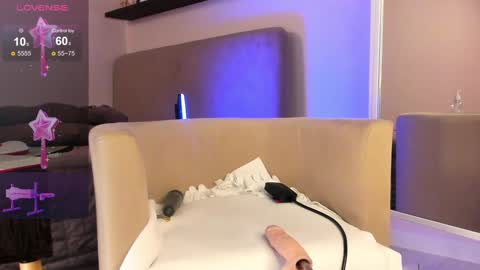 Snapshot of royce_ghost chatting on January 4, 1:10 pm AnikaIm so hot that Ive already burned myself do you want me to set you on fire too online show from January 4, 1:10 pm