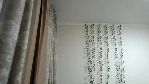 Roza05x online show from August 4, 5:37 pm