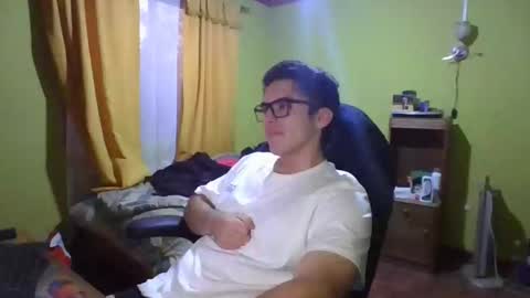 Snapshot of rpaulo25 chatting on December 28, 12:04 am rpaulo25 online show from December 28, 12:04 am