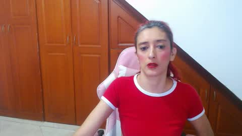 ruby_your_milf online show from December 18, 6:47 pm